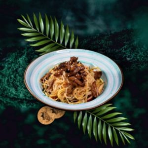 100. Салат из фунчозы с говядиной